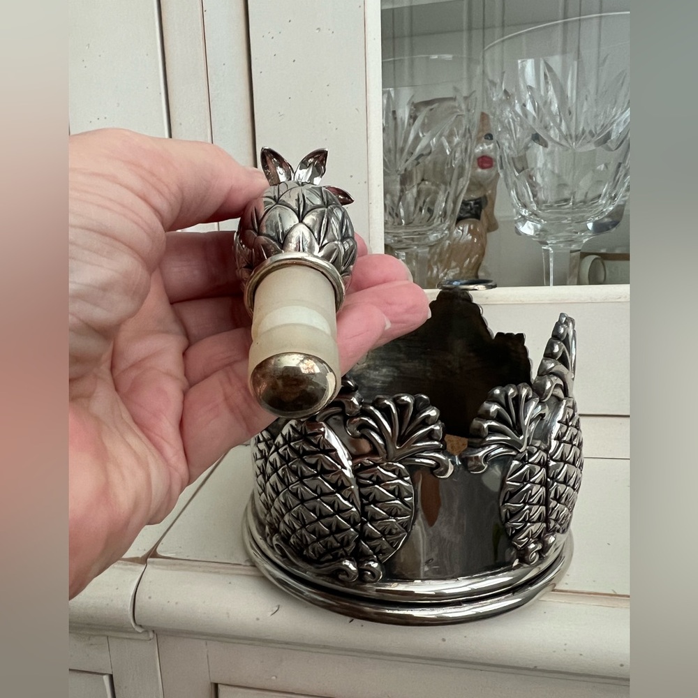 Godinger Pineapple Silver Plated Wine holder with stopper - Picture 6 of 10